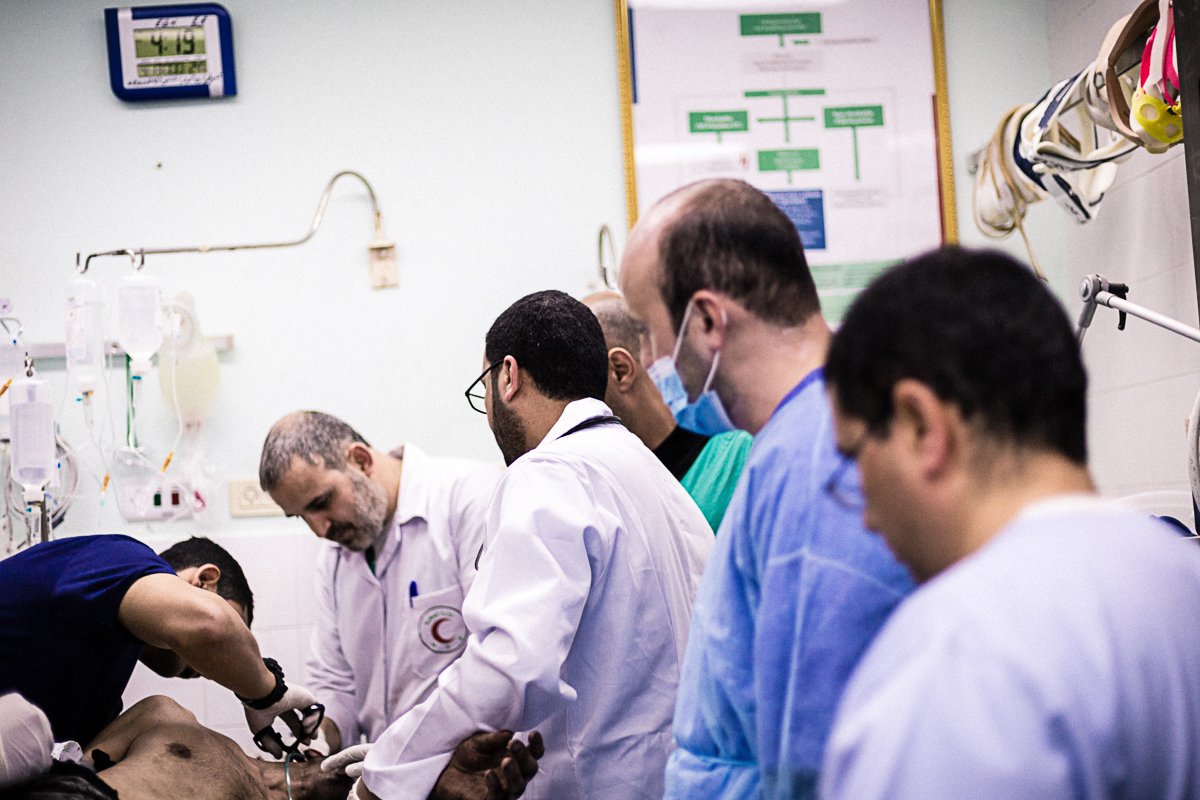 AJEnglish's tweet photo. Gaza hospitals managing with minimum resources and constant power cuts — in pictures https://t.co/NjkIbUH2s7 https://t.co/zIq1UxuslS