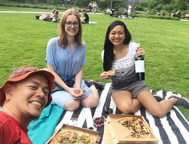 ionafresnoza's tweet photo. Summer came early in Copenhagen! And what better way to celebrate than a simple picnic with neighbourhood pizza &amp; wine... and stories about childhood memories, honouring our grandparents, language, culture, and tomorrow’s travel plans. 
#copenhagen #hygg… https://t.co/u4mbKSEEyo https://t.co/2AxZdVEOOi