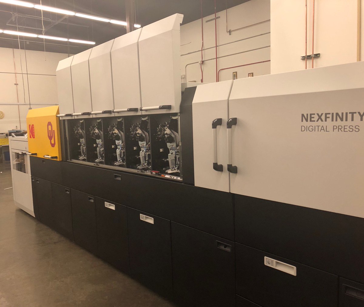 BeaversBendChic's tweet photo. Our new NexFinity is installed, open and ready for the creation of 201 OU red! Bringing @OUPrinting to a new level for University recruitment! #PrintOU #BoomerSooner #BringingIdeasToLife #Nexfinity #TakingPrintFurther https://t.co/8RnrN1iyIs