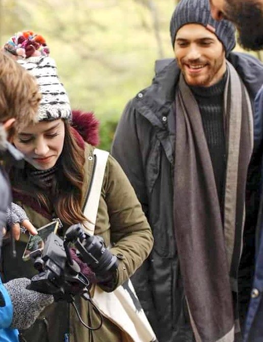 linab14's tweet photo. iyi geceler @canyaman1989 @ozgecangurel #n134 https://t.co/hySxYVMi7O