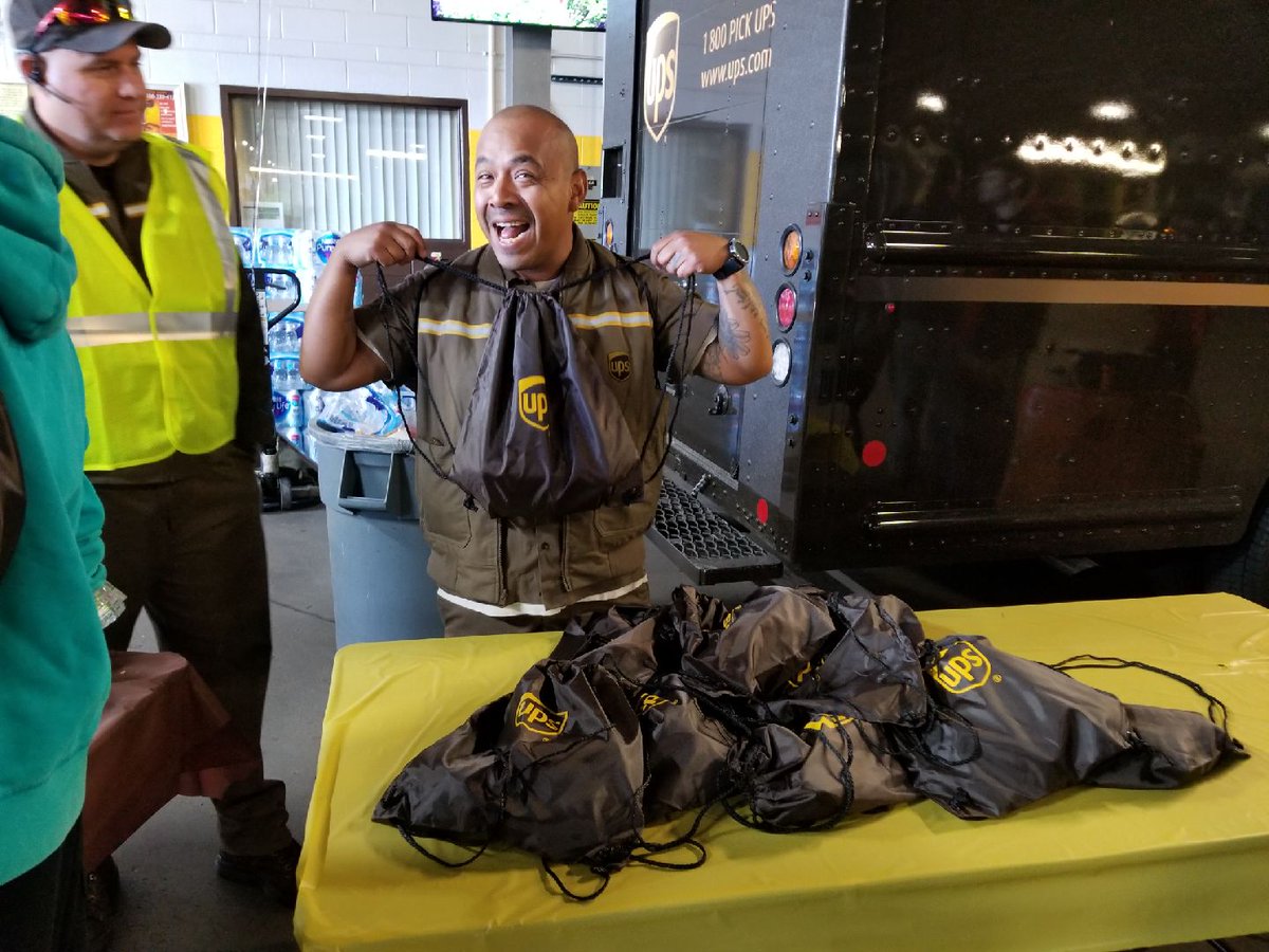 center8024's tweet photo. Avel #CaughtSafely having a good time with the goodie bags for wellness fair!!! @Rxduffy @JGauthierCol @DesertMTUPSers @kennethcherry26 @DarrenMooreDM https://t.co/qluGtaCtLI