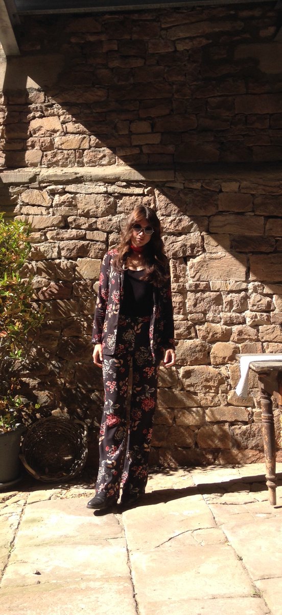 Come hang with this cool woman tonight for a show in #waterloo #ontario <a href="/starlight_wloo/">StarlightSocialClub</a> 
#twinbandit with #davidbeckingham