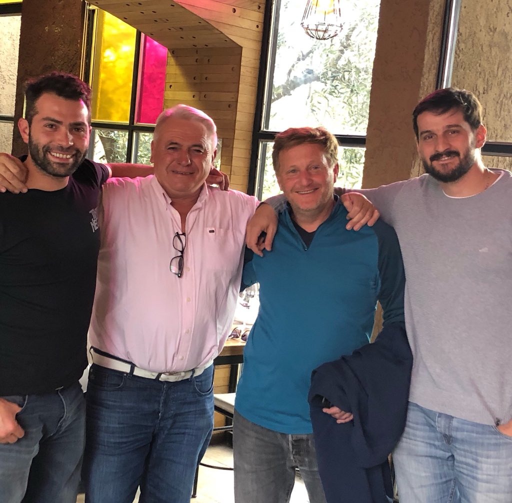 GONCHA354's tweet photo. @martincho6to vamos por este camino juntos #winelife juntos !! #desquiciado siempre #elvinoune #gualtallary #altamira los dos terruños que me apasionan!! #dalecheee 👊👊👊 https://t.co/YIGMbdvQuY