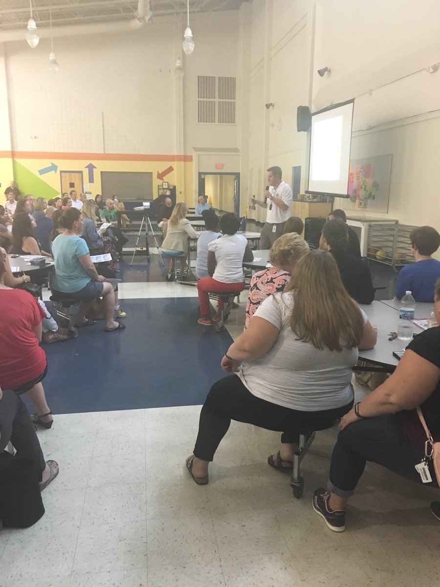 MrsCarnesWWS's tweet photo. Awesome turnout for our first 1:1 Chromebook informational session! There is still time to get to WIS for our 6:30 session. #RocksAchieve https://t.co/gdLp8zhJfQ