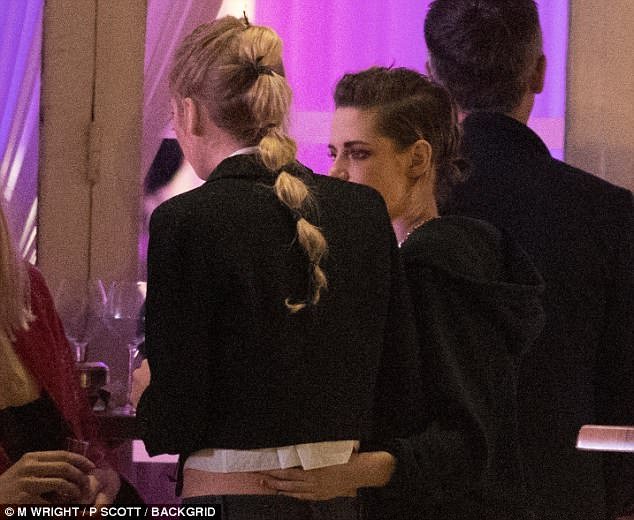 Kristen Stewart and her Girlfriend Stella Maxwell. Happy Birthday Stella 28th   