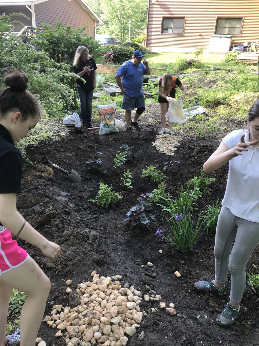 STEM_at_LMS's tweet photo. Lindale Changemakers Team together to complete an amazing rain garden in our community! #aacpsawesome https://t.co/6Xlh7RHVzr