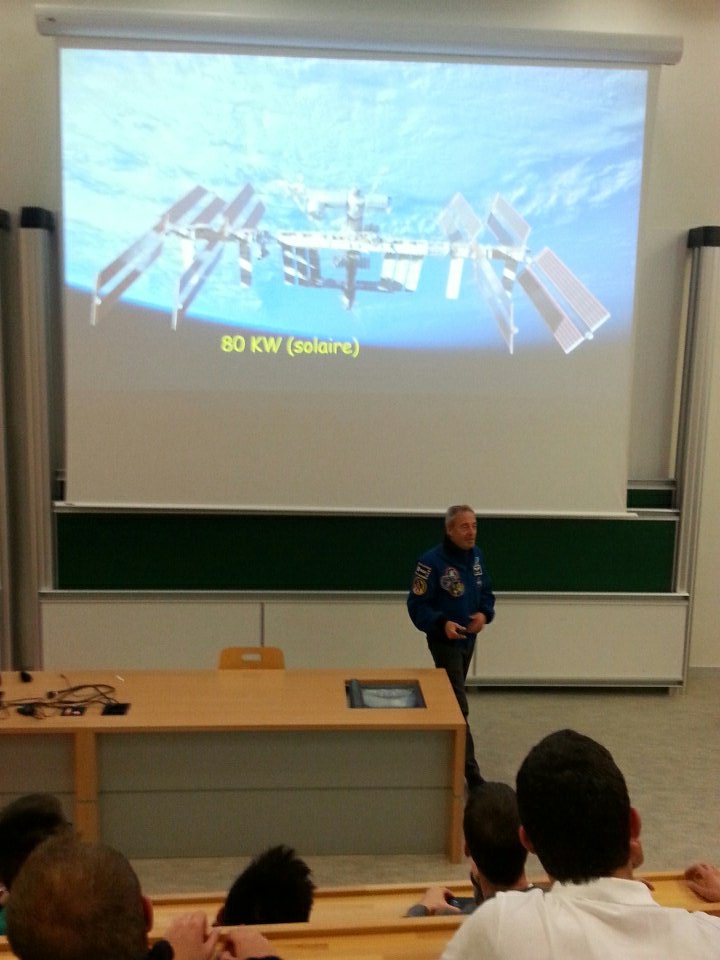 LaureHarel's tweet photo. Superbes après-midi et soirée organisés par la team @AstronautiXSC de @Polytechnique Entre la conférence sur les projets spatiaux de l'école, les échanges élèves-étudiants &amp; la conférence avc @astro_JFrancois, les élèves sont repartis enchantés! Bravo et merci à tous 👍👏 https://t.co/KFRhSXsCrd