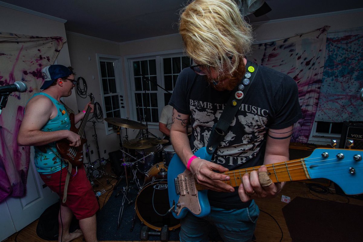 _Birdperson_'s tweet photo. YOOO we back. These are from are from our first set after our break as a 3-piece. Thanks for making it lit as fuck. Stoked to rip more gigs soon 💜💙 https://t.co/x8COTBgQfX