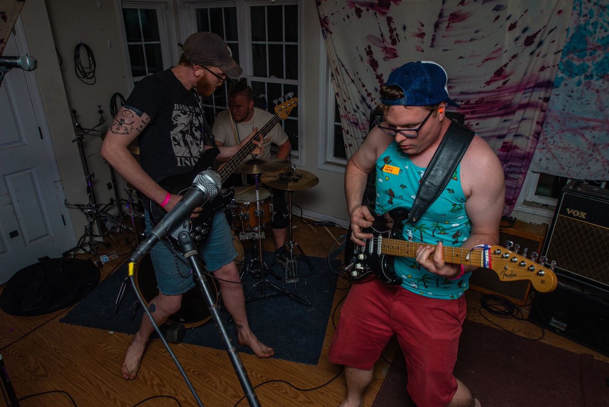 _Birdperson_'s tweet photo. YOOO we back. These are from are from our first set after our break as a 3-piece. Thanks for making it lit as fuck. Stoked to rip more gigs soon 💜💙 https://t.co/x8COTBgQfX