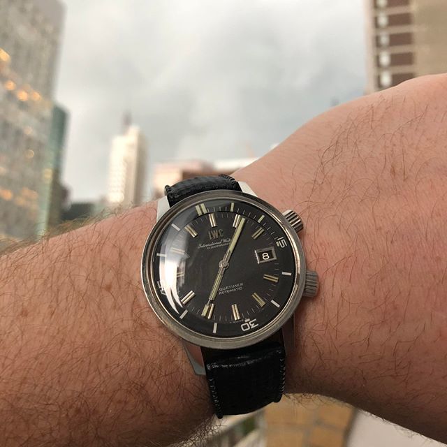 analogshift's tweet photo. Counting down the seconds till NYC turns into a pool with the #aquatimer. .
.
See it on the site! Link in bio!
.
.
#iwc #iwcaquatimer #blackdial #supercompressor #rarebird #tropicstrap #womw #nyc #lighting #photography #watchpassion #watchfam #watchmania #watchaddict #mensty… https://t.co/qpcHZ5TsrU