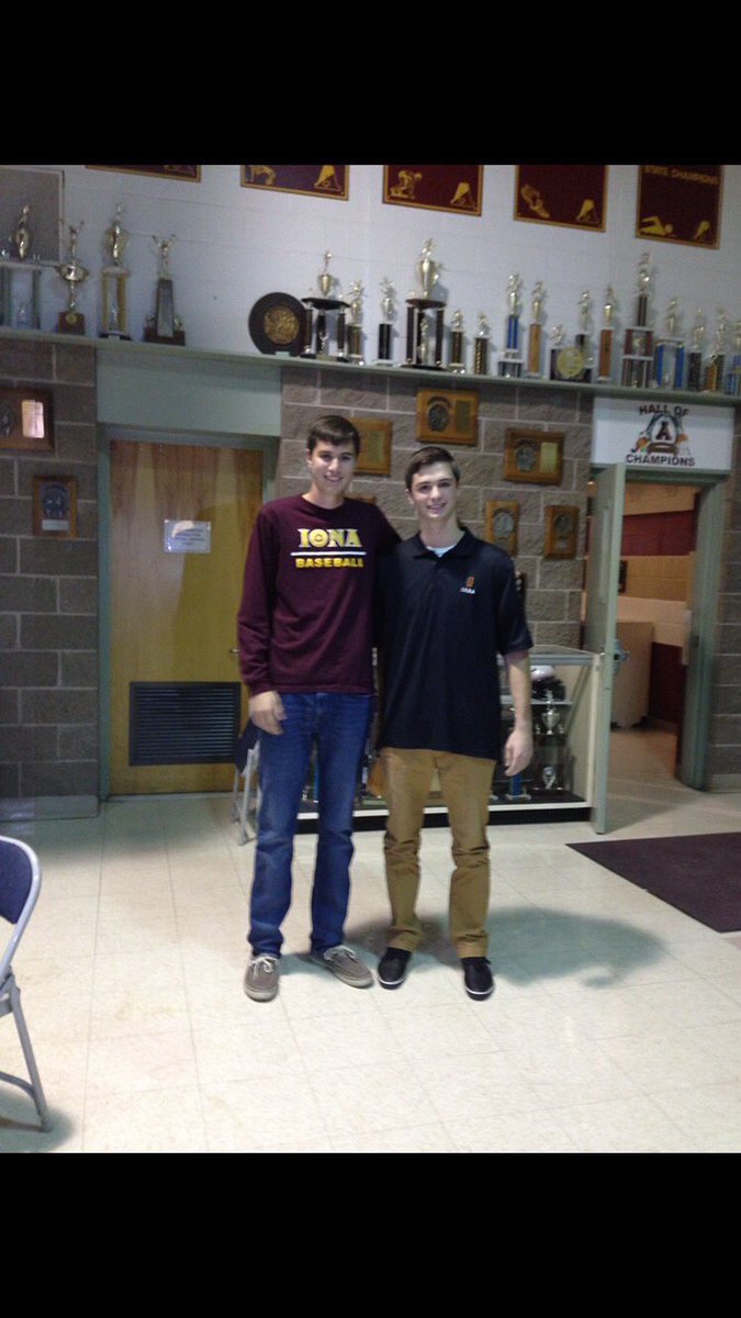 JDerosa10's tweet photo. Feels like yesterday we were signing to play at Iona an I can’t believe it’s over. Great memories over these last 4 years @kyacks_23 https://t.co/VNl4c3j4kG