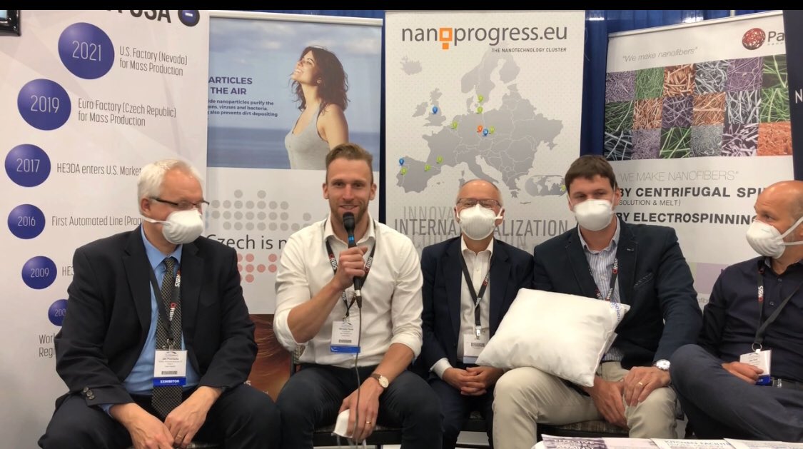 ceskojenano's tweet photo. Interview s českými nanosupermany na veletrhu #TechConnect2018 v USA ✌️🇨🇿🇺🇸 https://t.co/mgUFt44kTf https://t.co/k2VQA2JVy9