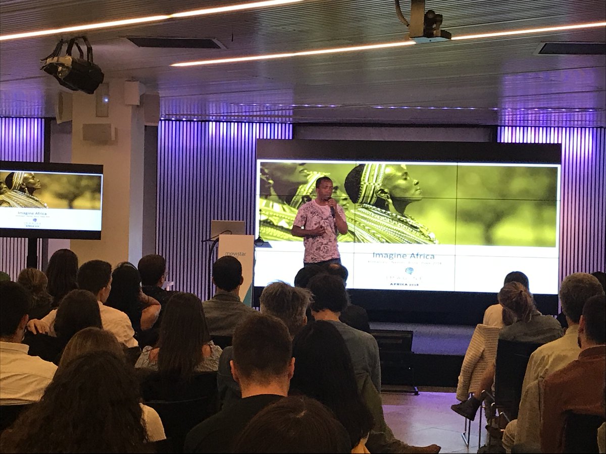 luchodominguez's tweet photo. Gracias @xavierverdaguer @juliechrysler @MalwineSteinbck @DianaBallart @mgxsm y @mamadou55037661 por compartir con #Experience_Lab el #MétodoLombard y el enfoque del #DesignThinking al #DesignDoing Gracias @MovistarCentre por hacerlo posible @cecilia40arce #DisruptiveInnovation https://t.co/1jzlIz9jWj
