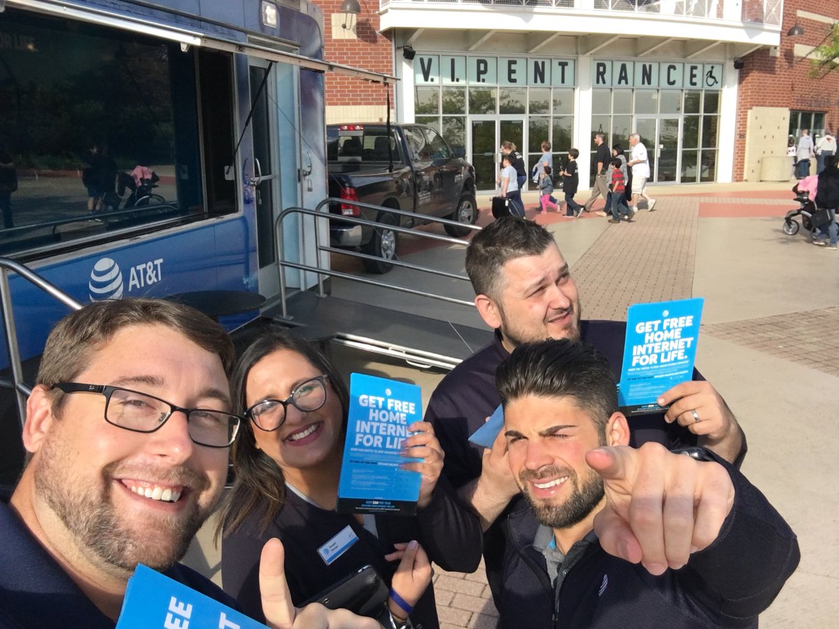 SamCoonMNP's tweet photo. The North Chicago Mobile team is ready to take over @boomersbaseball! #BaseballisOurThing #ATTMobile @fjdevereux @shawnglinski @brianjshay @gigem96r @CentralRgnVoice @AristotleA_WinC @win_chicago606 @Raseshp00 @GreaterLakesMkt https://t.co/fBuBBYtXoR
