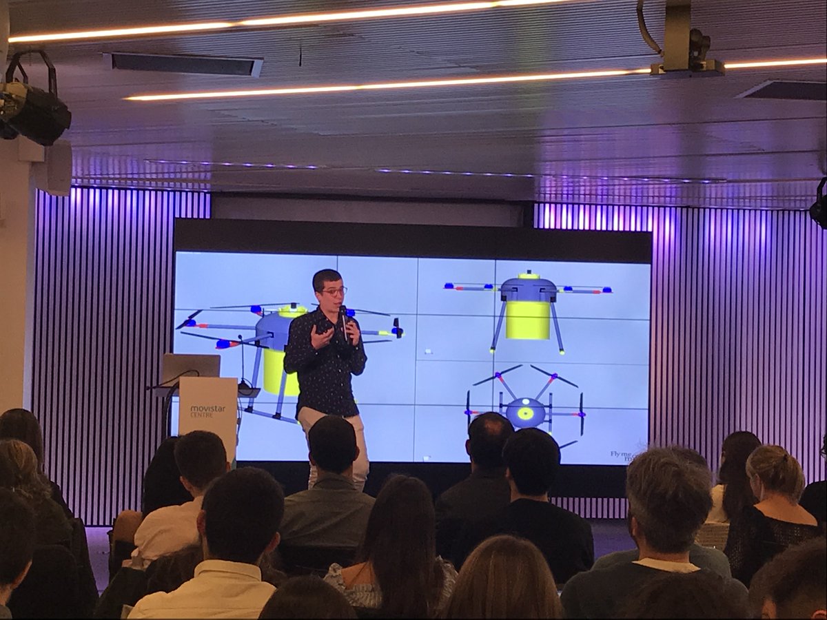 luchodominguez's tweet photo. Gracias @xavierverdaguer @juliechrysler @MalwineSteinbck @DianaBallart @mgxsm y @mamadou55037661 por compartir con #Experience_Lab el #MétodoLombard y el enfoque del #DesignThinking al #DesignDoing Gracias @MovistarCentre por hacerlo posible @cecilia40arce #DisruptiveInnovation https://t.co/1jzlIz9jWj