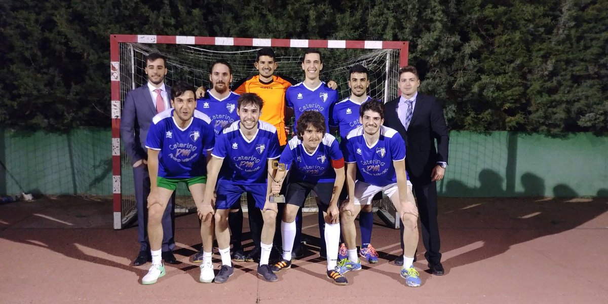 rucabunited's tweet photo. 🏆 Ha acaecido algo histórico: el Rucab United vence la madre de las batallas (final del interno) y se proclama campeón del interno 2018 y pasa a la historia tras vencer en la final por penaltis a Los Papus ¡CAMPEONES 2018! 💙💛 #campeonesssssssssfs https://t.co/ozdOKQTMg7