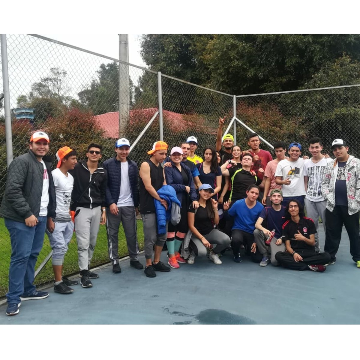 carencortes98's tweet photo. #ustateleco #telecotv @ingtelecousta, Telematch Octubre 2018-1 https://t.co/MAA4nHc9Hf