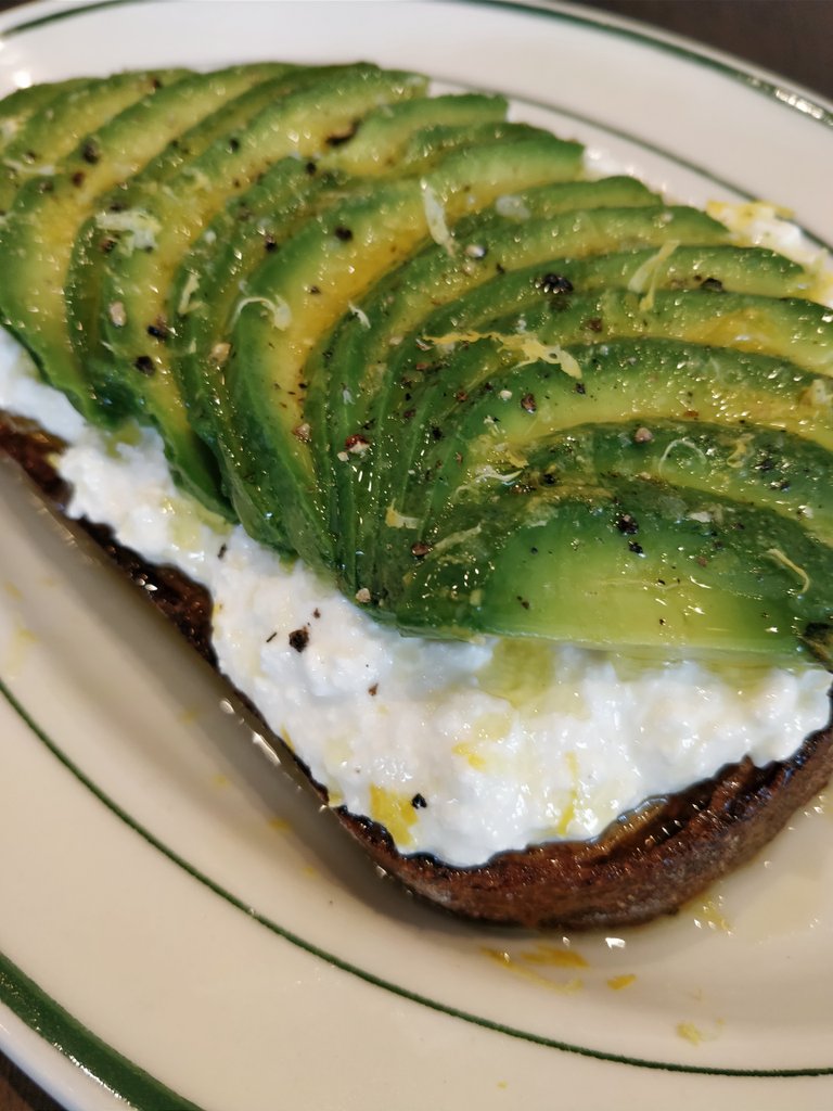 qavee's tweet photo. hi i found $9 avocado toast today

she thicc. she possess a ricotta mountain. she got the lemon Zest™

feels like a brisk walk on a dewy spring morning

9.9/10 https://t.co/rhQ4QSpizT