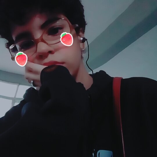 kai0095boy's tweet photo. GENTE EU PRECISO DE AJUDA 
ESSAS FOTOS FICARAM BOAS? 

café ant vácuo 

p.s: cuidado pra não quebrar a tela 

#VoteBTSBBMAs #AutoEstimaPraCimaArmy https://t.co/gZcvOKFFai