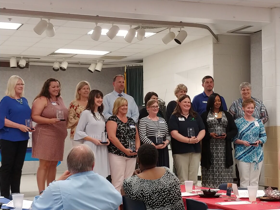 LeaksvilleSpray's tweet photo. LSE was honored with awards for 100% participation and the Gold Award for funds raised for @UnitedWayRock !!  We are so honored and proud! #LSERocks #RCSRocks #UnitedWayRocks @RCS_NC https://t.co/a3HO91EfRm