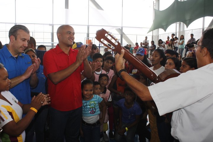 HectoRodriguez's tweet photo. Inaugurada la Gran Base de Misiones Socialista, Paz y Vida, Hugo Chávez en Ocumare del Tuy. Un espacio para la práctica deportiva, cultural, la recreación y la educación de nuestro pueblo, principalmente la juventud. #MirandoAlFuturo #15May https://t.co/qtOQXcd0Ni
