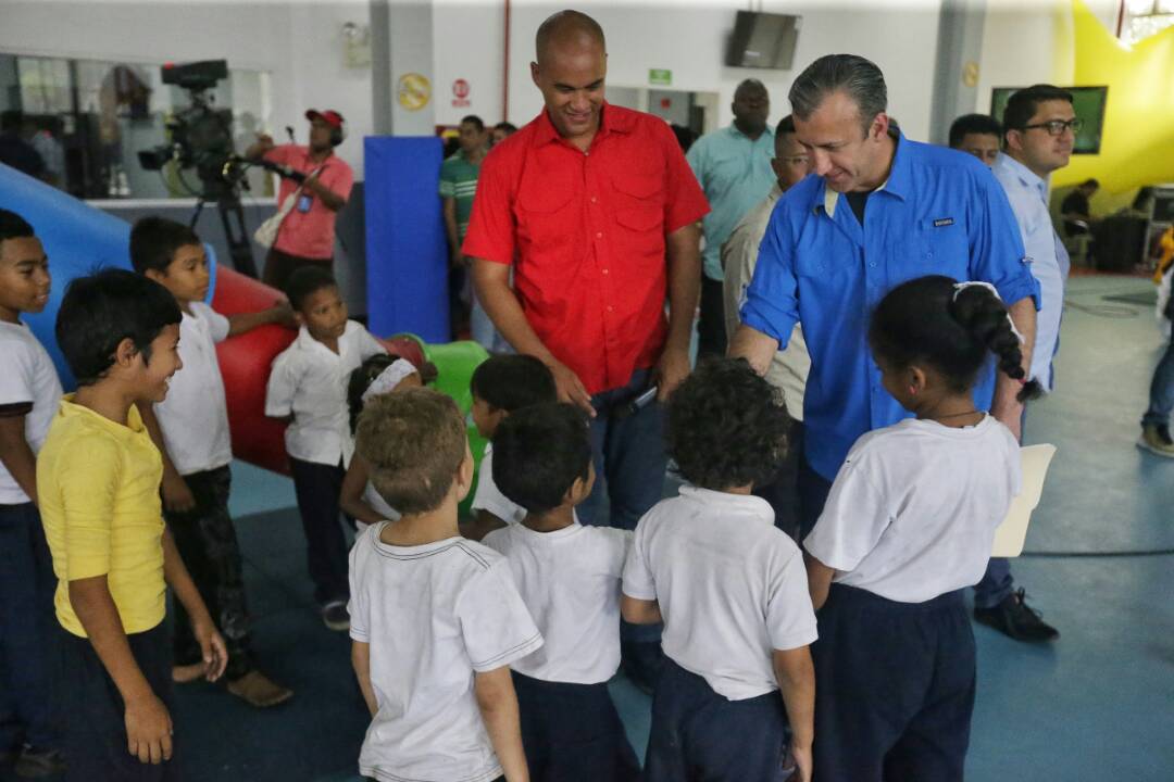 HectoRodriguez's tweet photo. Inaugurada la Gran Base de Misiones Socialista, Paz y Vida, Hugo Chávez en Ocumare del Tuy. Un espacio para la práctica deportiva, cultural, la recreación y la educación de nuestro pueblo, principalmente la juventud. #MirandoAlFuturo #15May https://t.co/qtOQXcd0Ni