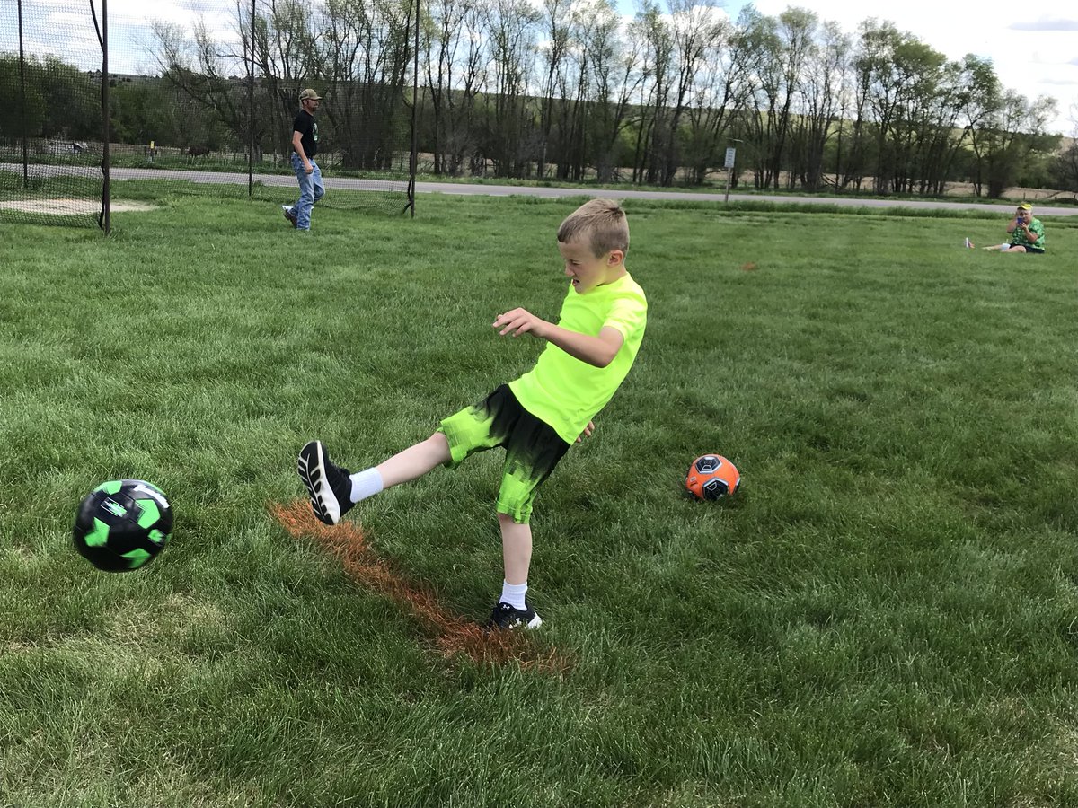 SarahRosno's tweet photo. Field day ✅ 
...onto the last day of school! What a quick and amazing year! 

#MaywoodPride https://t.co/wzaheCgvJU