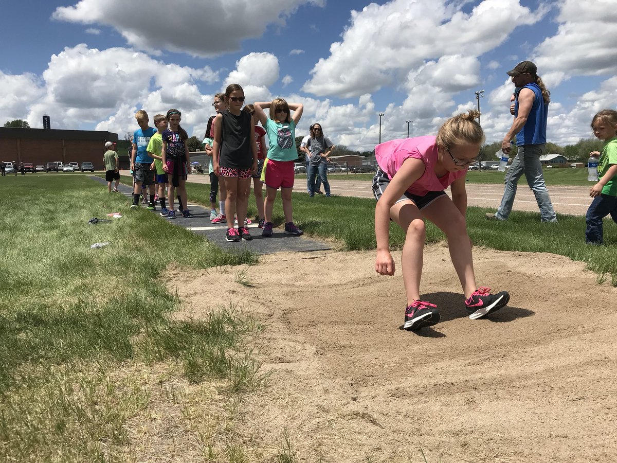SarahRosno's tweet photo. Field day ✅ 
...onto the last day of school! What a quick and amazing year! 

#MaywoodPride https://t.co/wzaheCgvJU