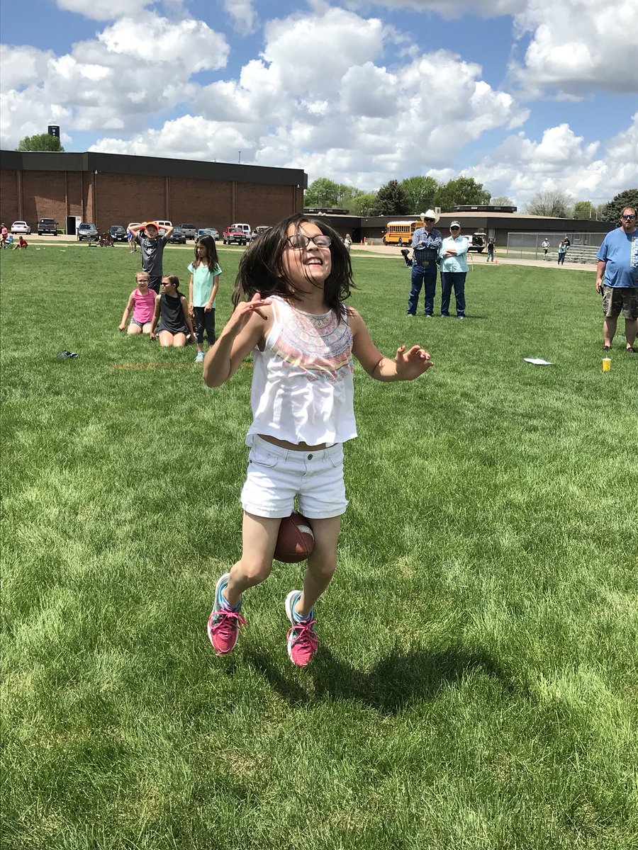 SarahRosno's tweet photo. Field day ✅ 
...onto the last day of school! What a quick and amazing year! 

#MaywoodPride https://t.co/wzaheCgvJU