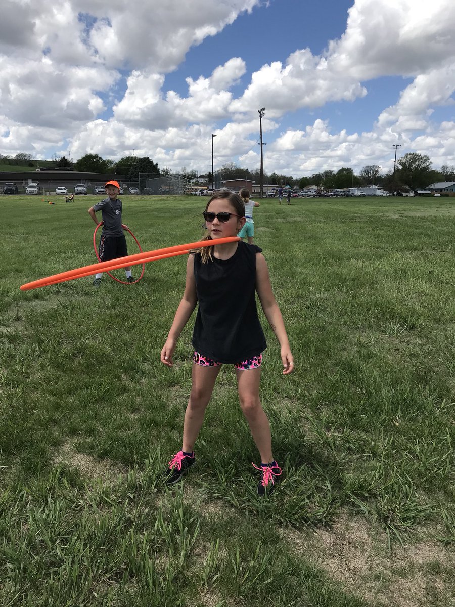 SarahRosno's tweet photo. Field day ✅ 
...onto the last day of school! What a quick and amazing year! 

#MaywoodPride https://t.co/wzaheCgvJU