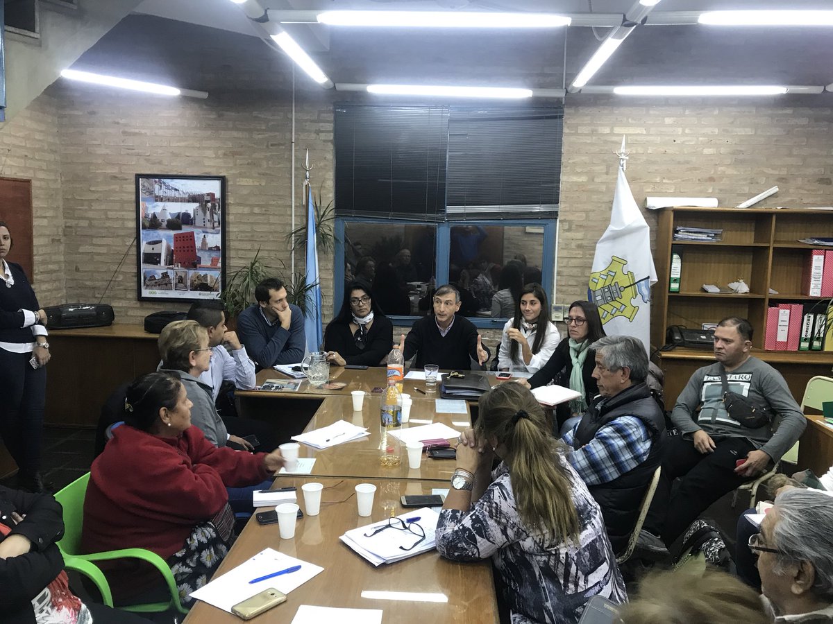 cpccolonmunicba's tweet photo. Reunión de junta de participación ciudadana CPC Colon con la presencia de la dirección de alumbrado y presupuesto participativo https://t.co/1UFUFkch8C