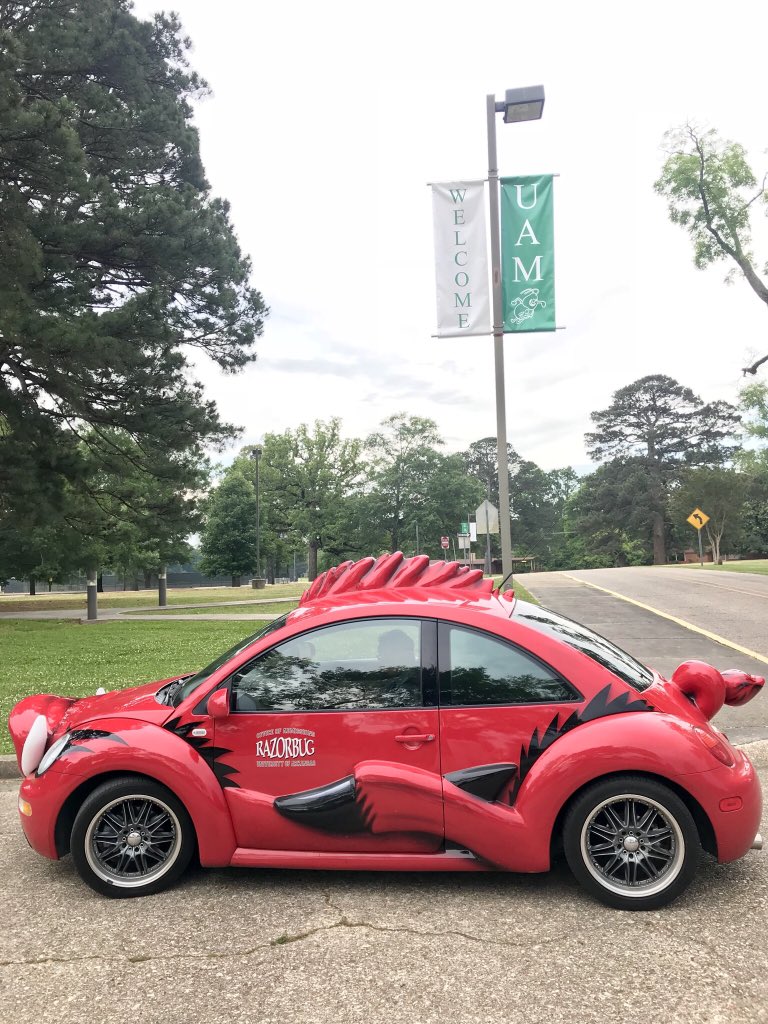 UArkansas's tweet photo. Enjoyed visiting with colleagues at UA-Monticello about student success and our collaboration with them and @FayJonesSchool on wood-based design and architecture. #UARKtour18 #uark #razorbug https://t.co/tDMpPK6kH1