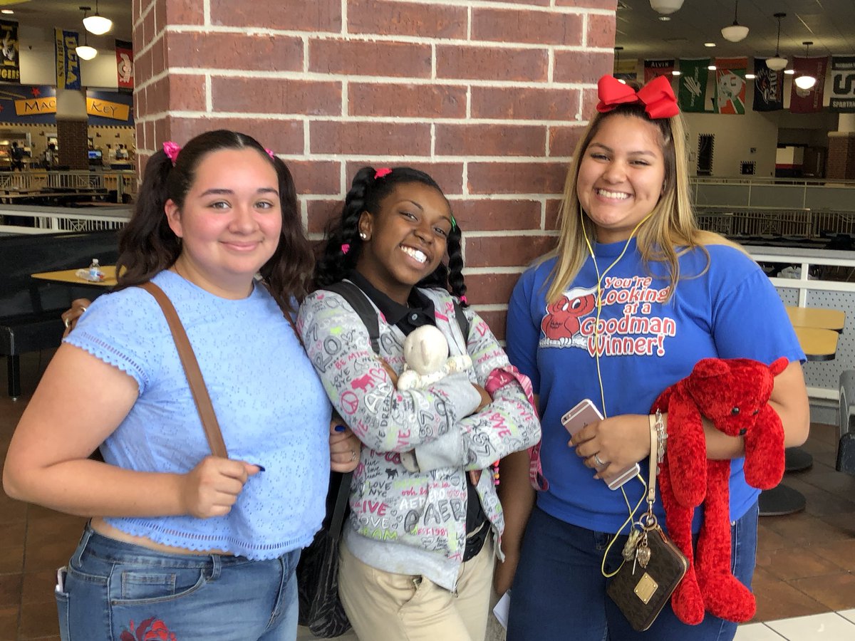 ManvelHS's tweet photo. Kid Day was a hit! Looking forward to Celebrity Day tomorrow...Seniors, dress as your favorite celebrity!! #SeniorDressUpWeek https://t.co/CJZrGJ04jx