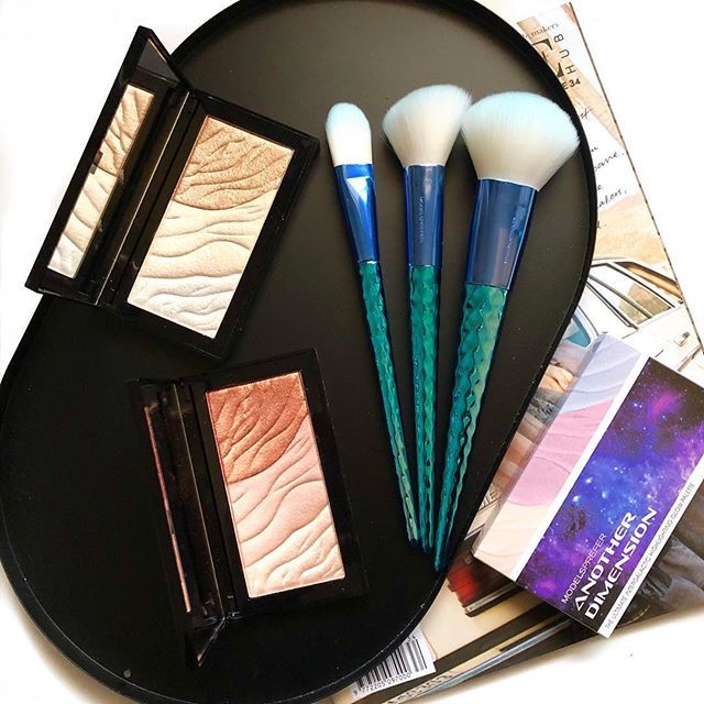 HonestlyRosa's tweet photo. @modelspreferau bringing the intergalactic glow with the Another Dimension Collection. These highlighters are unbelievably bright and glowy! #gifted #modelsprefer #igbeauty #flatlay #slaytheflatlay #makeup #motd #fotd #igstyle #beautyblogger #makeupmess… https://t.co/nSOtiJbnTk https://t.co/FPF81trksS