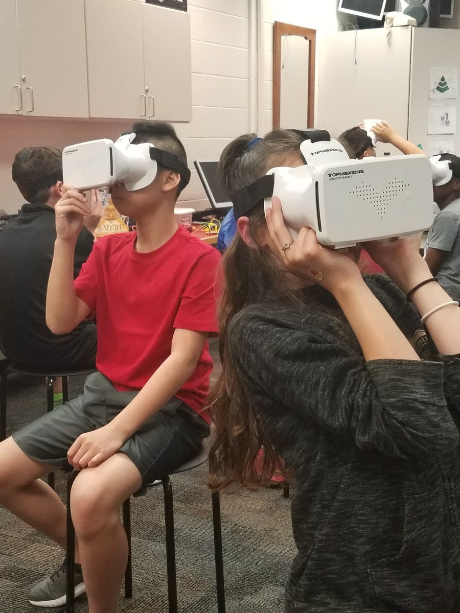 TechTeachVB's tweet photo. At New Castle Elementary today, students were traveling on a field trip through animal and plant cells.  All aboard let's go! @NewCastleES_VB #vbits @DrJustinNichols &amp; Mrs. B #GoogleEdu #expeditions #innovation https://t.co/xC4ViK8IYN