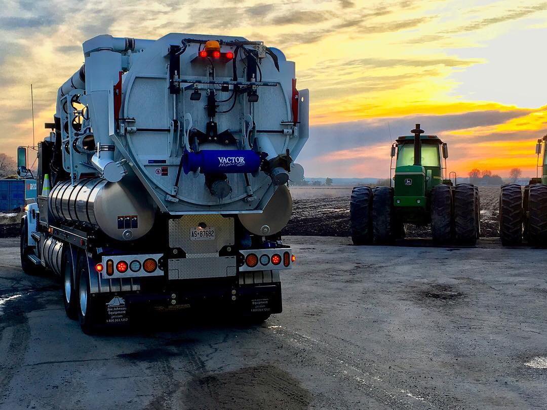 Got_Locates's tweet photo. Thanks to Scott for sharing this Flusher truck looking majestic in the early morning sun. New to the fleet and already putting in long hours! 
#FlusherTruck #SuperSucker #WeDigALittleDeeper  📸 @FlimDaMentalist https://t.co/gcqrC3Ytx7