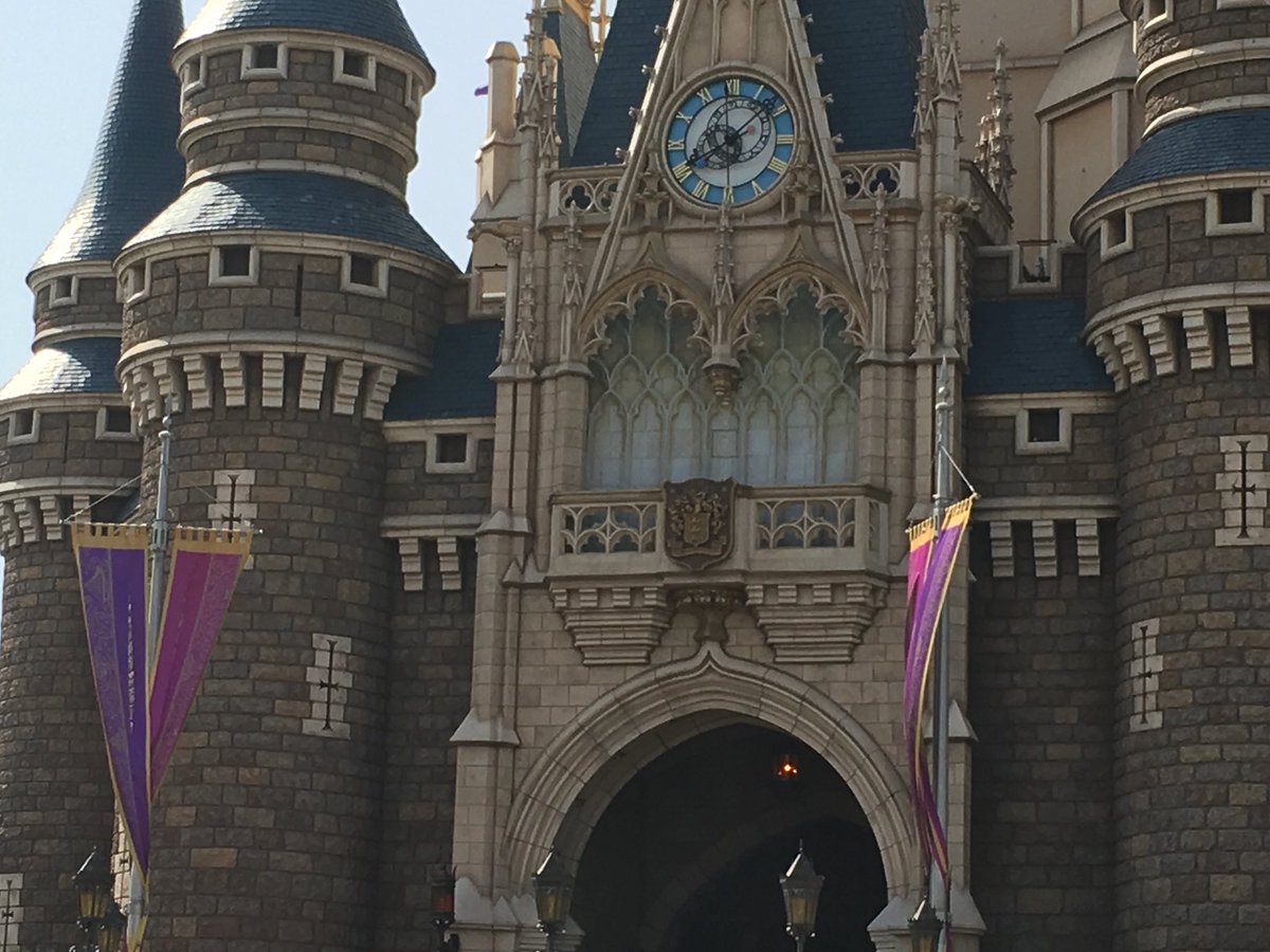 ディズニー大好き 新エリア好き シンデレラ城の真ん中だけ布になってる 新しいプロジェクションマッピングの準備 ディズニー ディズニー35周年 ディズニー大好き 新エリア好き シンデレラ城の真ん中だけ布になってる 新しいプロジェクションマッピングの準備 ディズニー ディズニー35周年