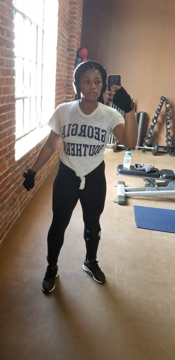 Blair_Destiny's tweet photo. #LegDay https://t.co/ugSTzQfbAB