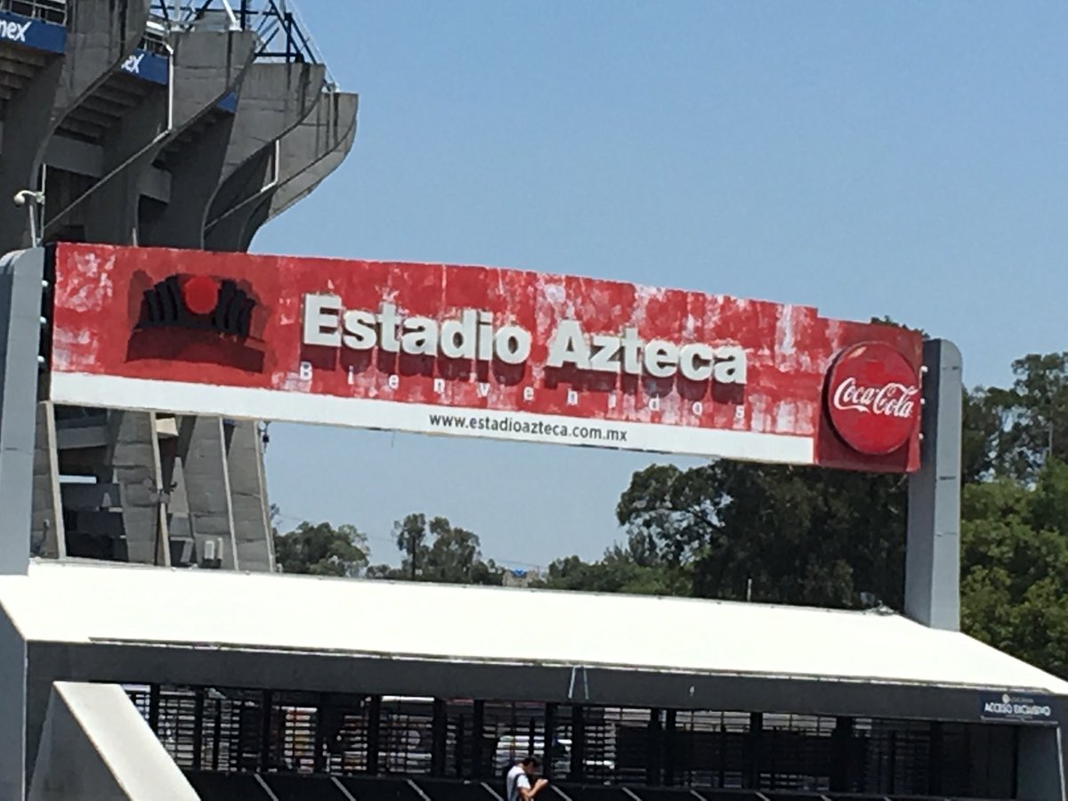 じょにーた V Twitter さあ 今日は半日ぶらぶらと散歩して メキシコシティオリンピックやワールドカップでも使われたエスタディオ アステカまで足を伸ばしてみました 他にも写真撮ってる人何人かいたな メキシコシティ アステカスタジアム