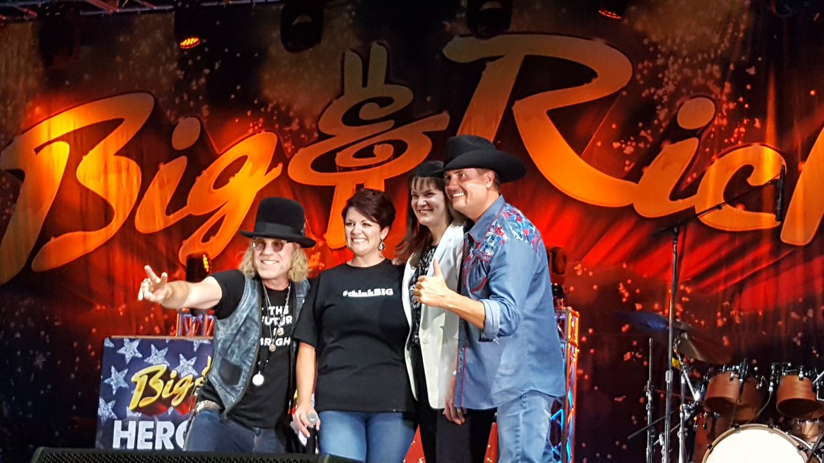 LeighBagwell's tweet photo. Celebrating student growth in Bedford County with @McQueenCandice & @bigandrich #thinkBIGnow #getRICHlater @TNedu https://t.co/NdWKANKQZu