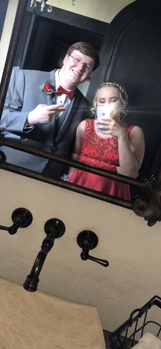hannahclark___'s tweet photo. Happy birthday @_jakelester !!!!!! https://t.co/oYO7OCYdt5
