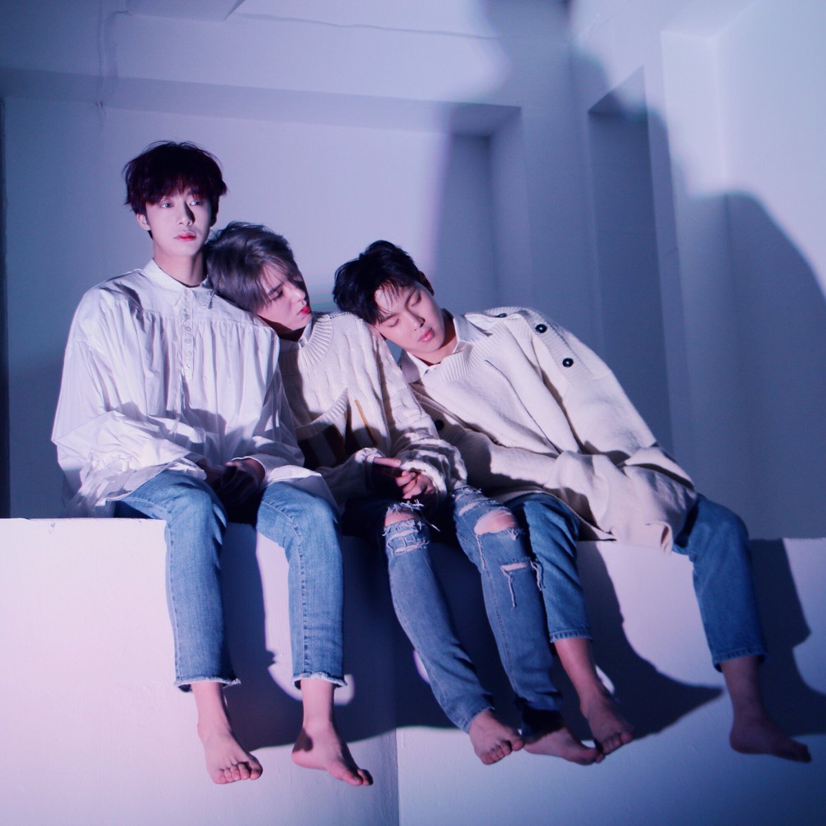 PortalMonstaX's tweet photo. [TRAD / 14.05.18] 
❌ Atualização no Twitter do Monsta X ❌
"#3AnosComMonstaX
Juntos com #Monbebes #THANKU_514
#MONSTAX Por trás das fotos
Twitter ver. Lançamento 05✔
#MONSTAX
#THE_CONNET #더커넥트

#MONSTAX3Anos
#3YearsWithMonstaX"

Cor/ing: fymonsta-x
Ing/pt-br: Portal MonstaX https://t.co/nRJoaX25Pk