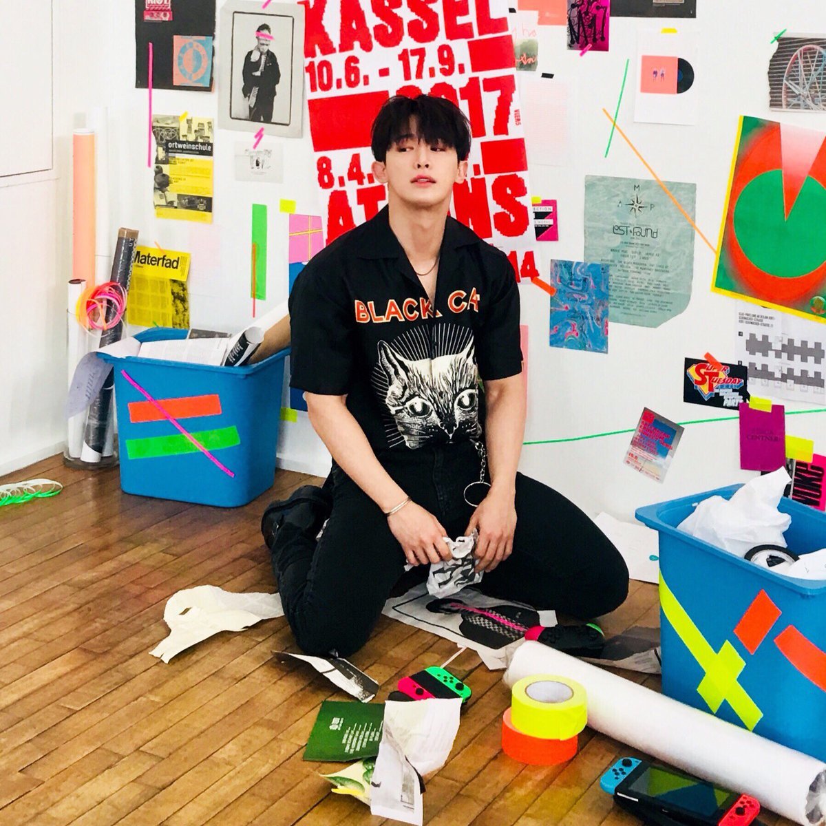 PortalMonstaX's tweet photo. [TRAD / 14.05.18] 
❌ Atualização no Twitter do Monsta X ❌
"#3AnosComMonstaX
Juntos com #Monbebes #THANKU_514
#MONSTAX Por trás das fotos
Twitter ver. Lançamento 01✔
#셔누 #원호 
#SHOWNU #WONHO

#MONSTAX3Anos
#3YearsWithMonstaX"

Cor/ing: fymonsta-x
Ing/pt-br: Portal Monsta X https://t.co/qtOnVQk7LR