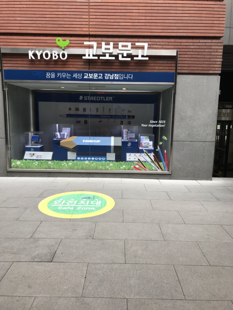 akiyoeglnedds's tweet photo. 신논현역 7번 출구 도보1분 교보문고 뒤 상일 이 기다립니다❣️ mydee
오른쪽의 계단을 올라가서 바로 왼쪽으로 내리막길 내리면 오른쪽에 스타벅스 가 있습니다.그옆에 있습니다 mydee #snuper #sangil #스누퍼 #상일 #신넌현역 #mydee #スヌポ #サンイル https://t.co/6fjoqKMEJx