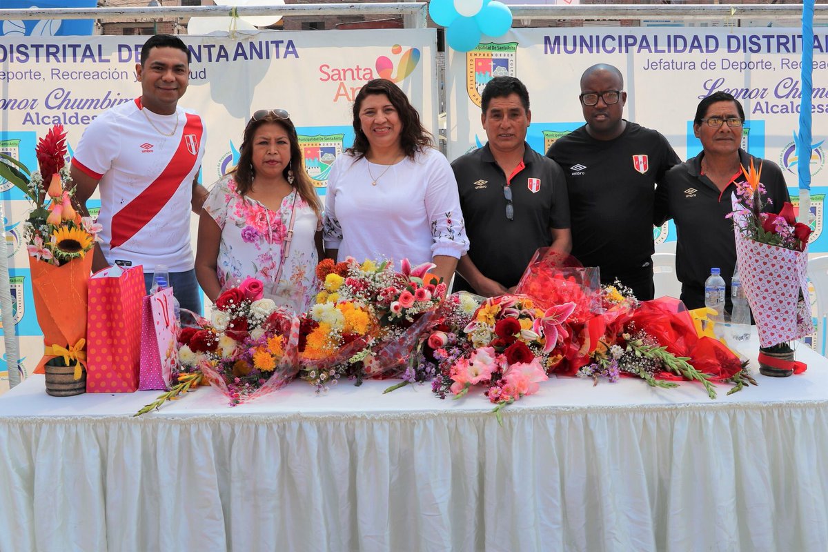 chumbimune's tweet photo. Desde el inicio apostar por el deporte es uno de los ejes principales de mi gestión, inauguramos una vez más el campeonato “Creciendo con el Fútbol” con más de 300 equipos que tienen en sus filas a nuestros futuros mundialistas https://t.co/XOe2GKZWLA