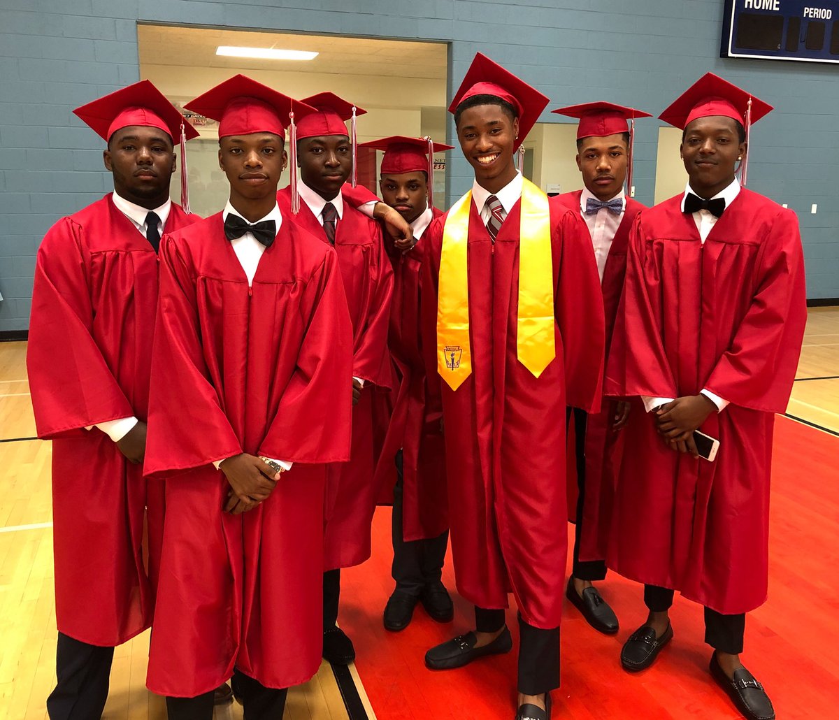DelStateUniv's tweet photo. We’re so proud of the first graduating class of the Early College High School at Delaware State University. Congratulations! 🎓 #ECHSFirstGrads @ECHS_at_DSU #netde #edude #Delaware https://t.co/f88Lu1Q6la