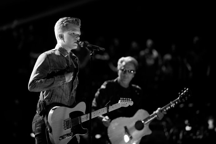 .@brittonbuchanan is singing “Dancing On My Own” by <a href="/calumscott/">Calum Scott</a> and we are in a PUDDLE. #VoiceResults