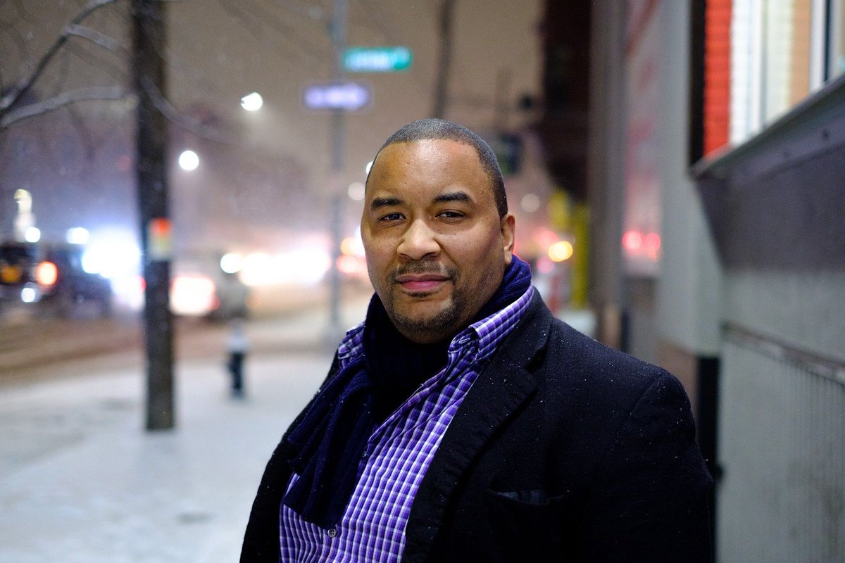 CubeSmart's tweet photo. Growing up he loved tinkering around with technical stuff, but he never thought an encounter with a broken laptop screen later in life would be the thing that would lead him to build his own business. #HumansofSelfStorage Read more about Shawn's story: https://t.co/S4x4ihgr37 https://t.co/FDLGYljFdX