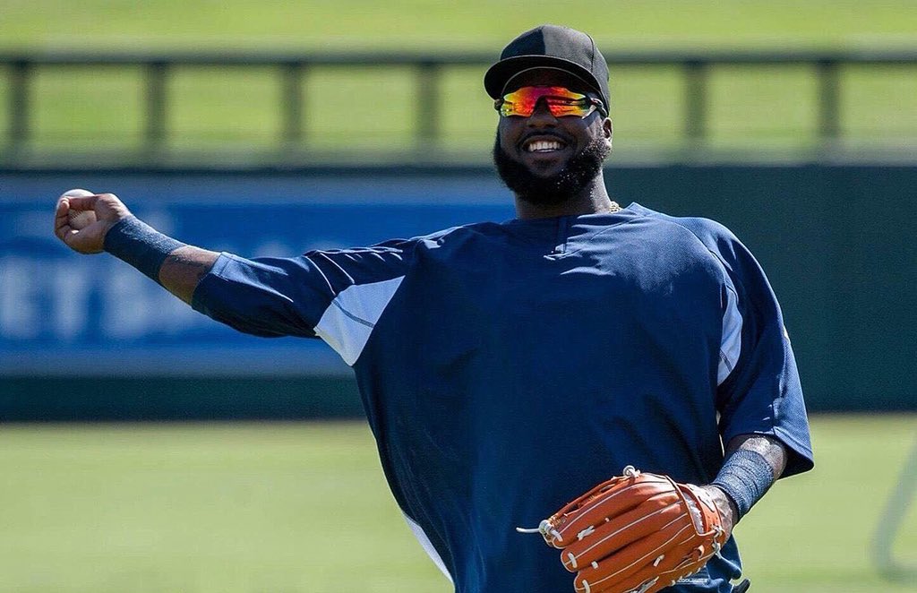 Huge congrats to San Diego OF <a href="/La_Mole_13/">Franmil Reyes</a> on his first major league hit! #Team44 is unstoppable 💪