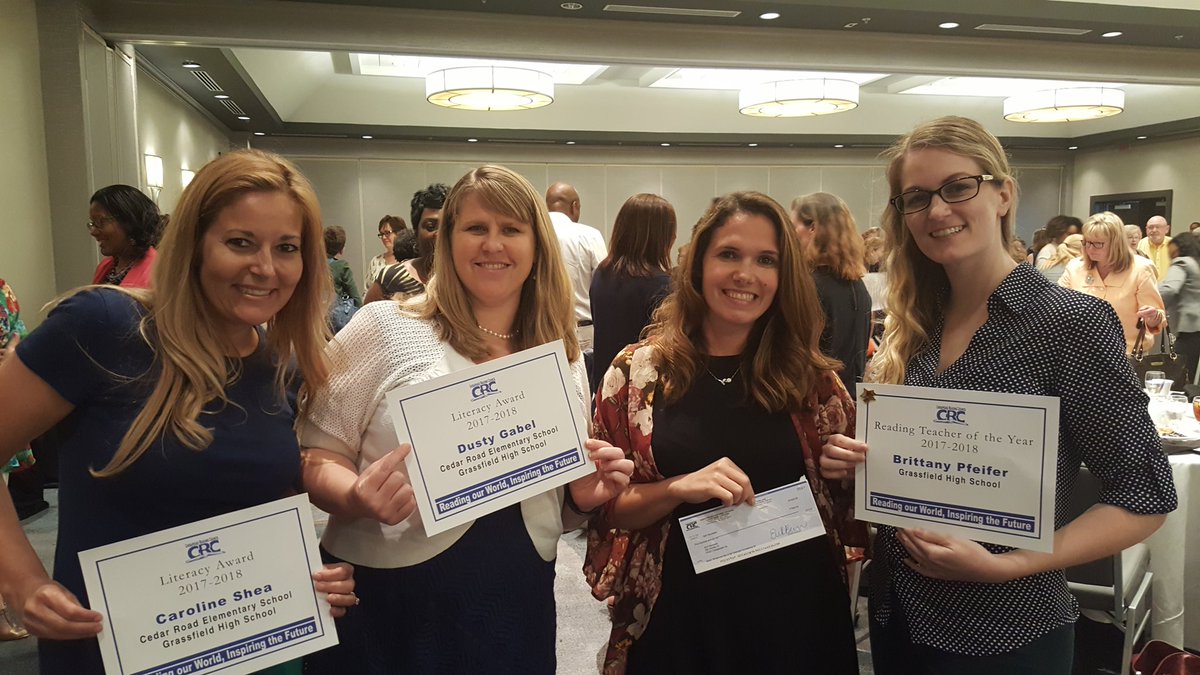 GFH_Mediacenter's tweet photo. Grassfield High School and Cedar Road Elementary representing at the Cheasapeake Reading Council #crcreads #RTOY #dolphinduos @grassfield_hs https://t.co/emCWK6wepC